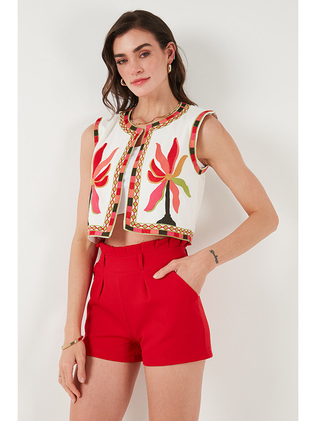 Ekru Pamuklu Regular Fit Çiçekli Nakış İşlemeli Crop Yelek 676291-5