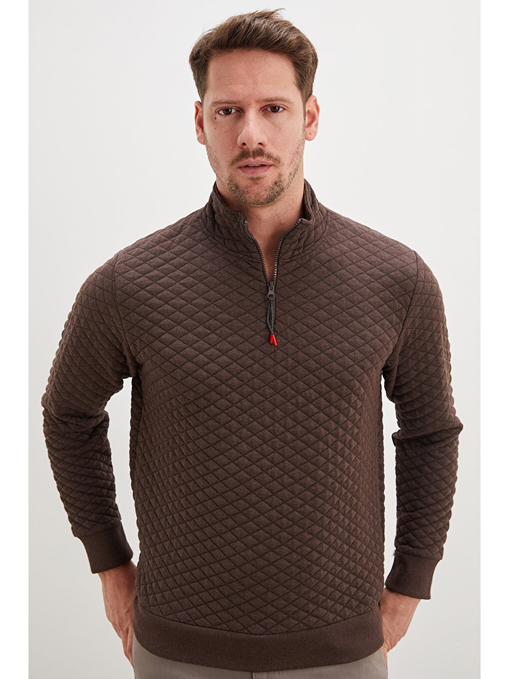 Kahverengi Yarım Fermuarlı Dik Yaka Kapitone Sweatshirt-2