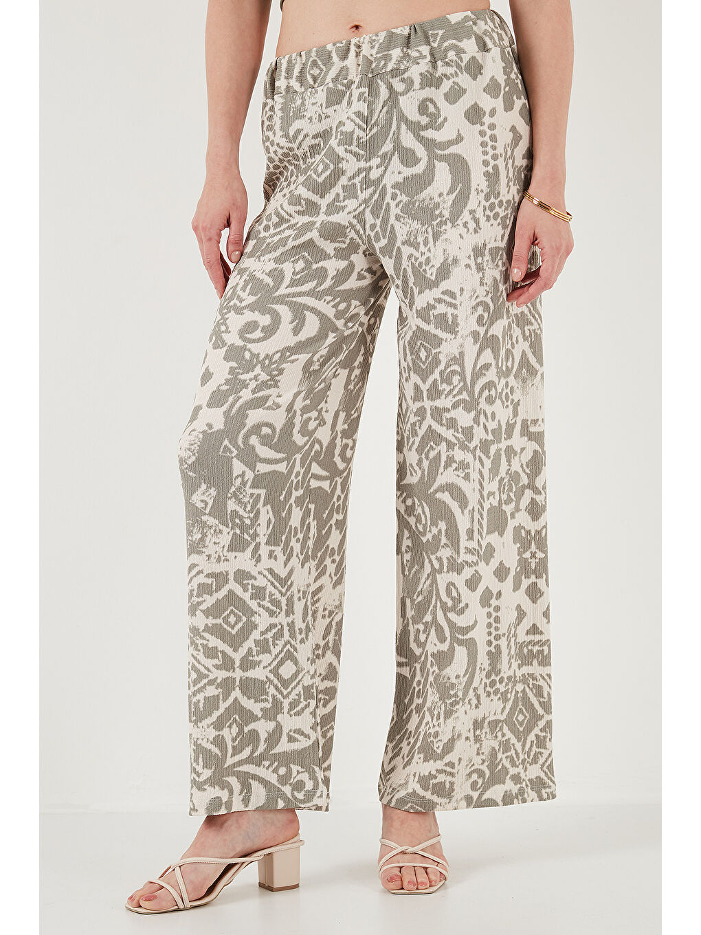 Yeşil Desenli Standart Fit Yüksek Bel Geniş Paça Pantolon 5869019-2