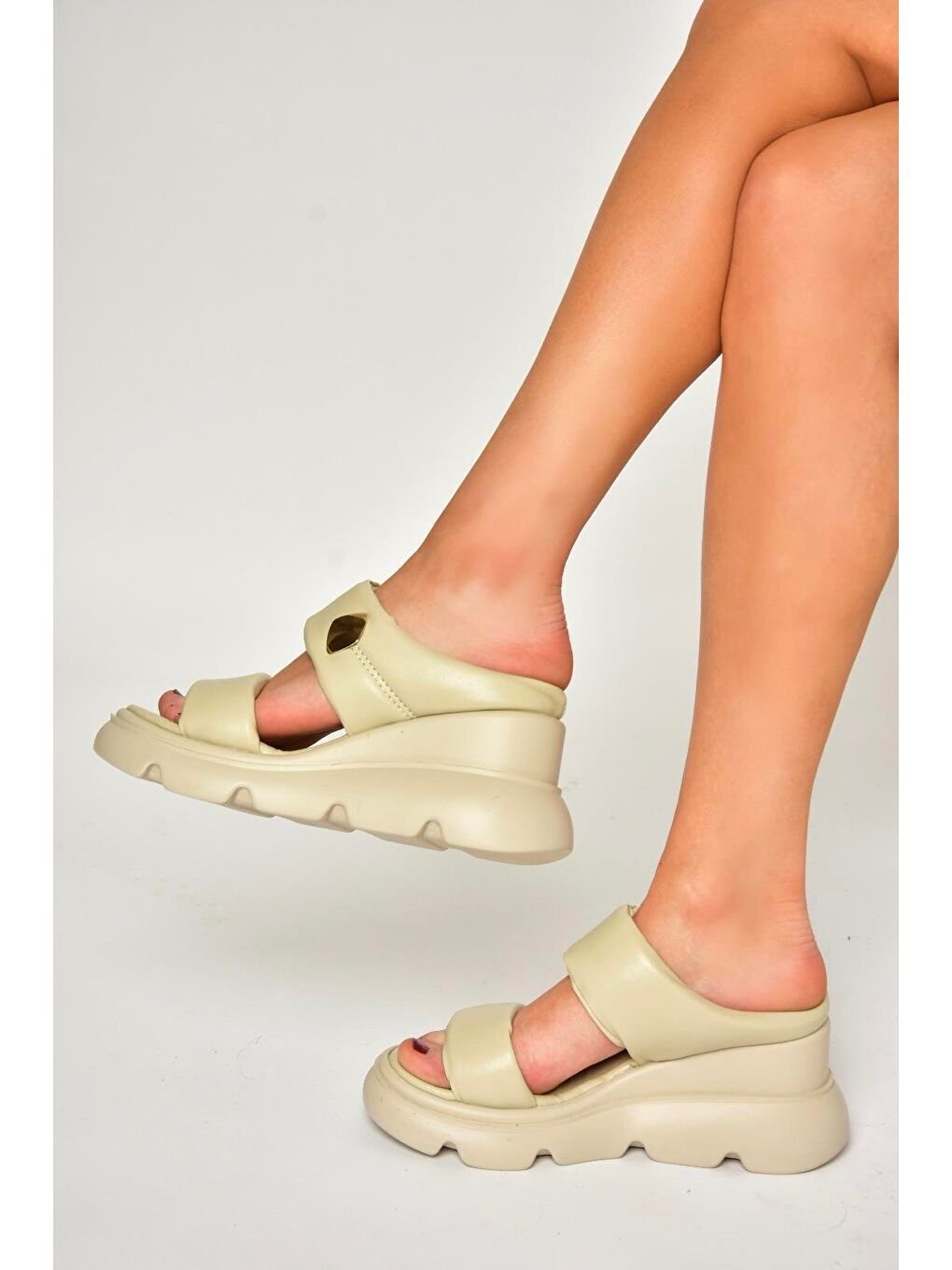 U3122545 Bej Kadın Sandalet