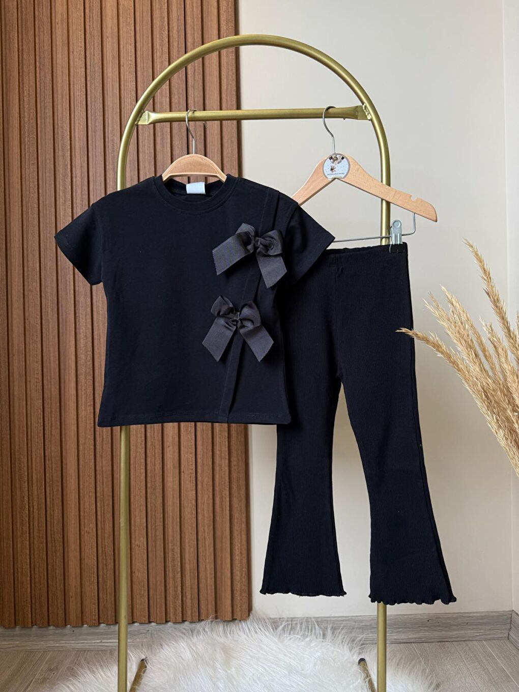 Kız Çocuk Pamuklu Siyah Kurdele Detaylı T-Shirt Ve Fitilli Pantolon Takım – Günlük Kombin-1