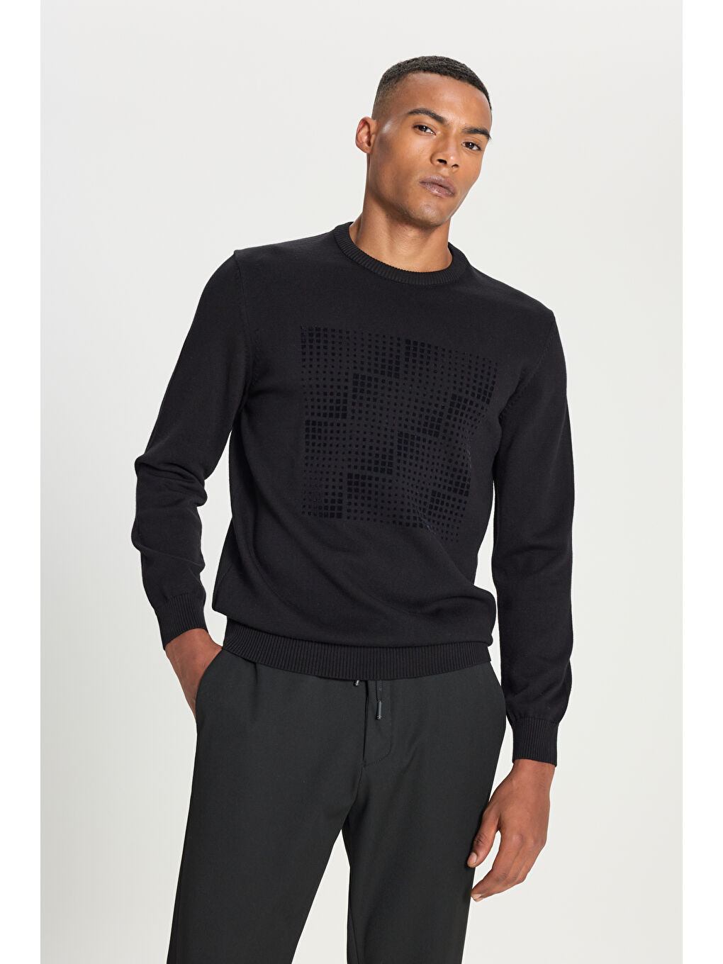 Erkek Siyah %100 Pamuk Standart Fit Normal Kesim Bisiklet Yaka Baskılı Triko Kazak