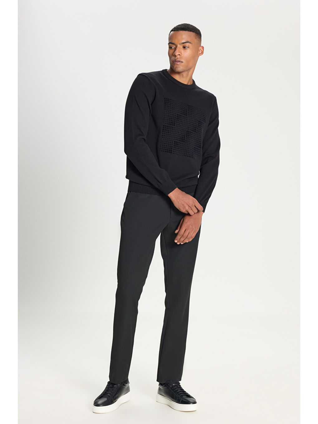 Erkek Siyah %100 Pamuk Standart Fit Normal Kesim Bisiklet Yaka Baskılı Triko Kazak-1