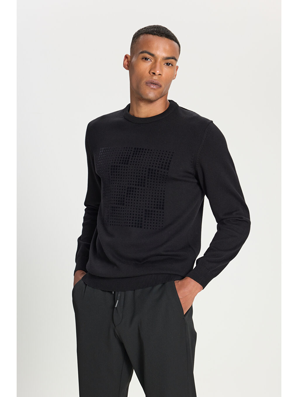 Erkek Siyah %100 Pamuk Standart Fit Normal Kesim Bisiklet Yaka Baskılı Triko Kazak-2