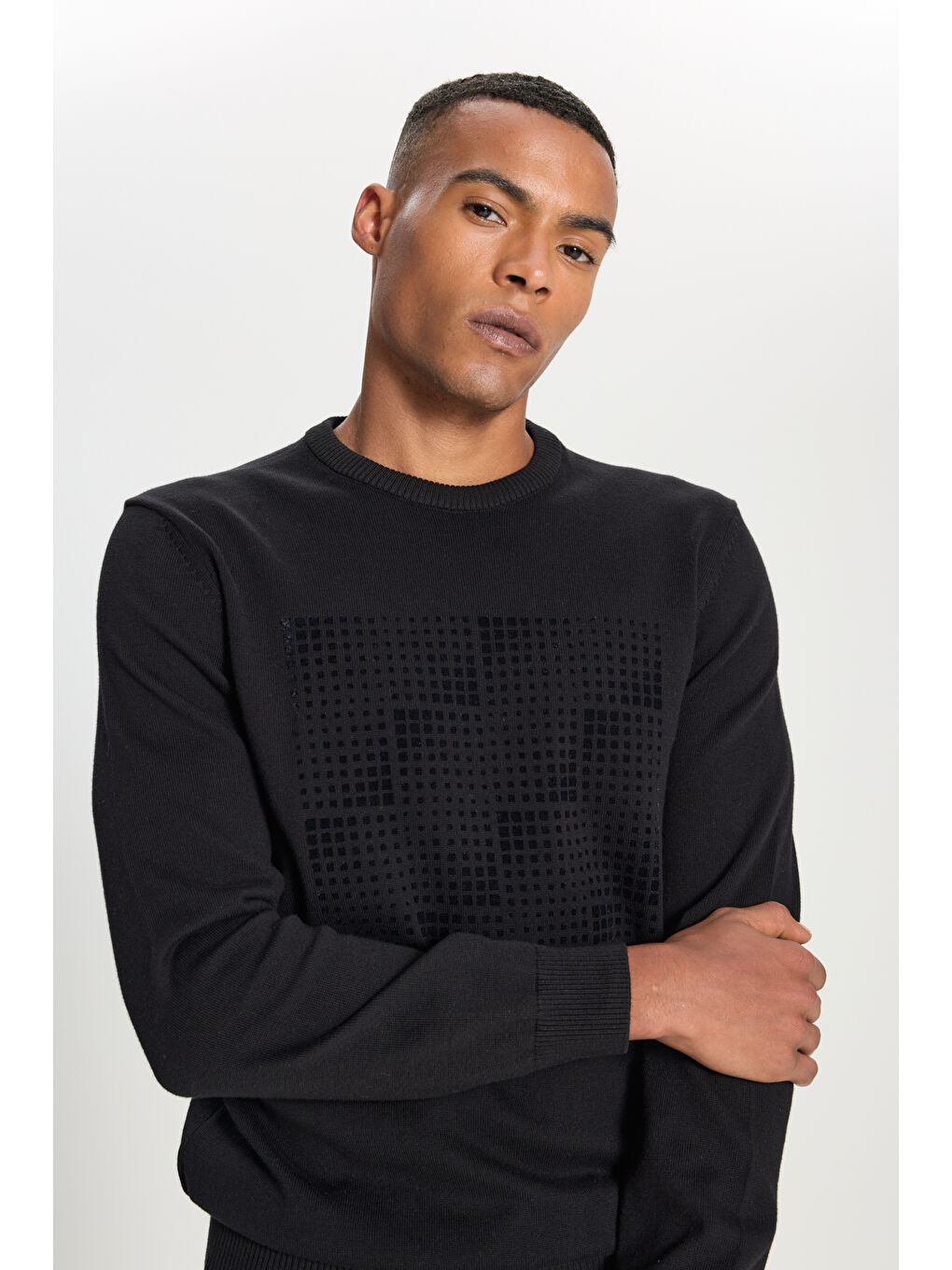 Erkek Siyah %100 Pamuk Standart Fit Normal Kesim Bisiklet Yaka Baskılı Triko Kazak-3