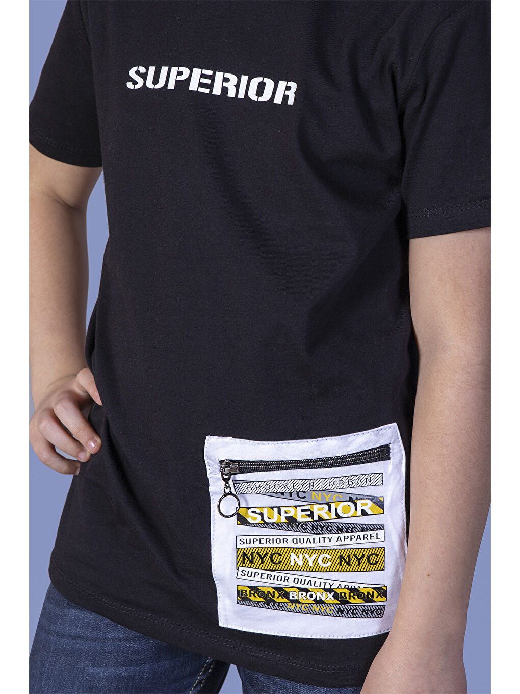 Siyah Erkek Çocuk Baskılı Cebi Fermuar Kapatmalı Tişört-1