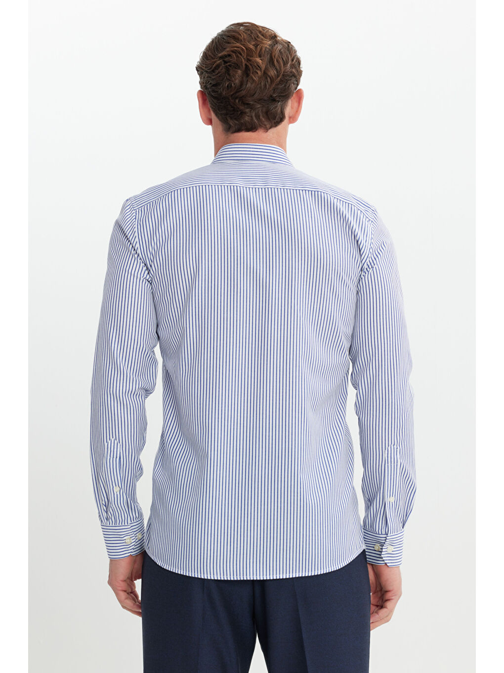 Erkek Beyaz-Lacivert Pamuklu Slim Fit Dar Kesim Düğmeli Gömlek Yaka Çizgili Gömlek-4