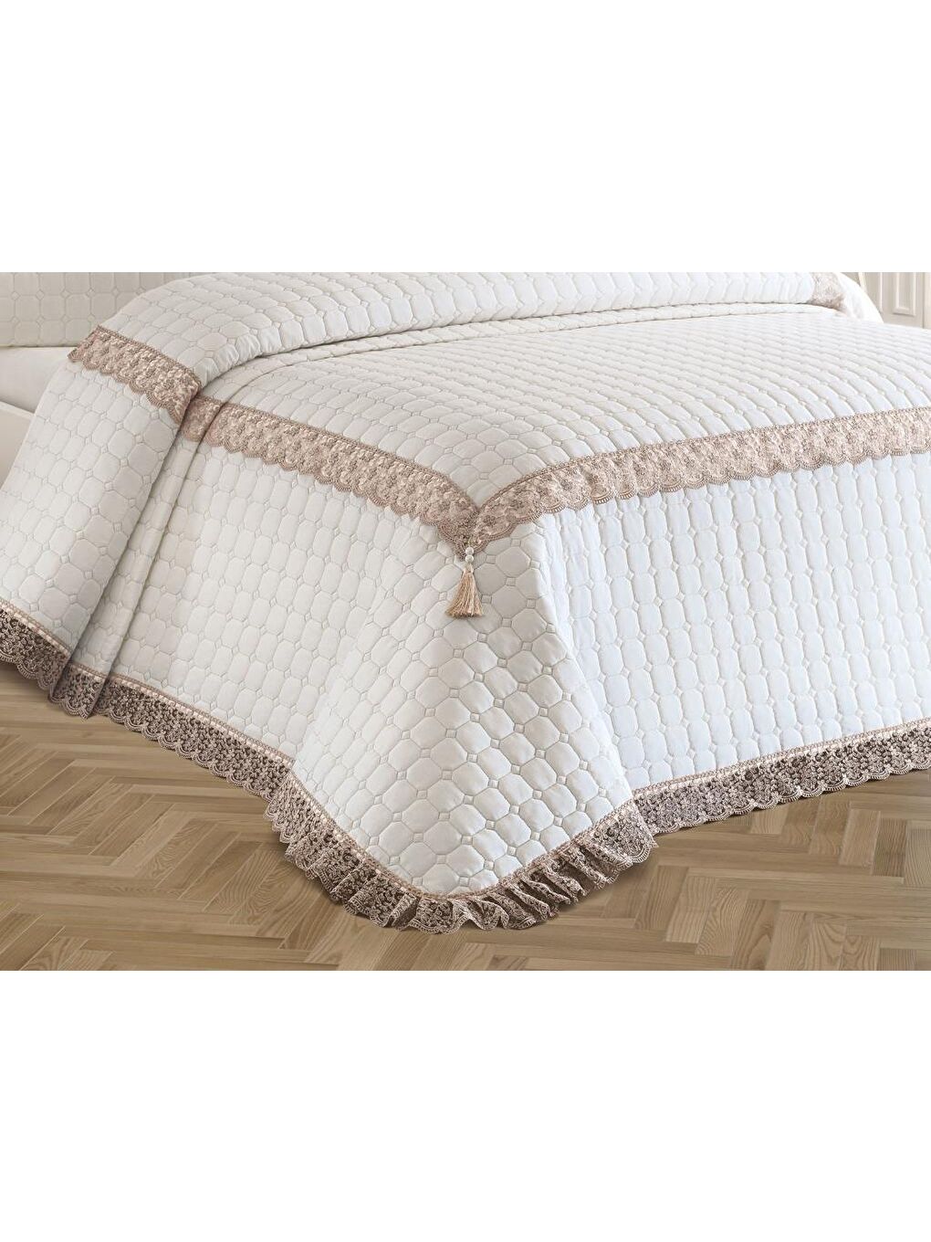 Roza Çift Kişilik Kapitoneli Yatak Örtüsü Krem Bej-2