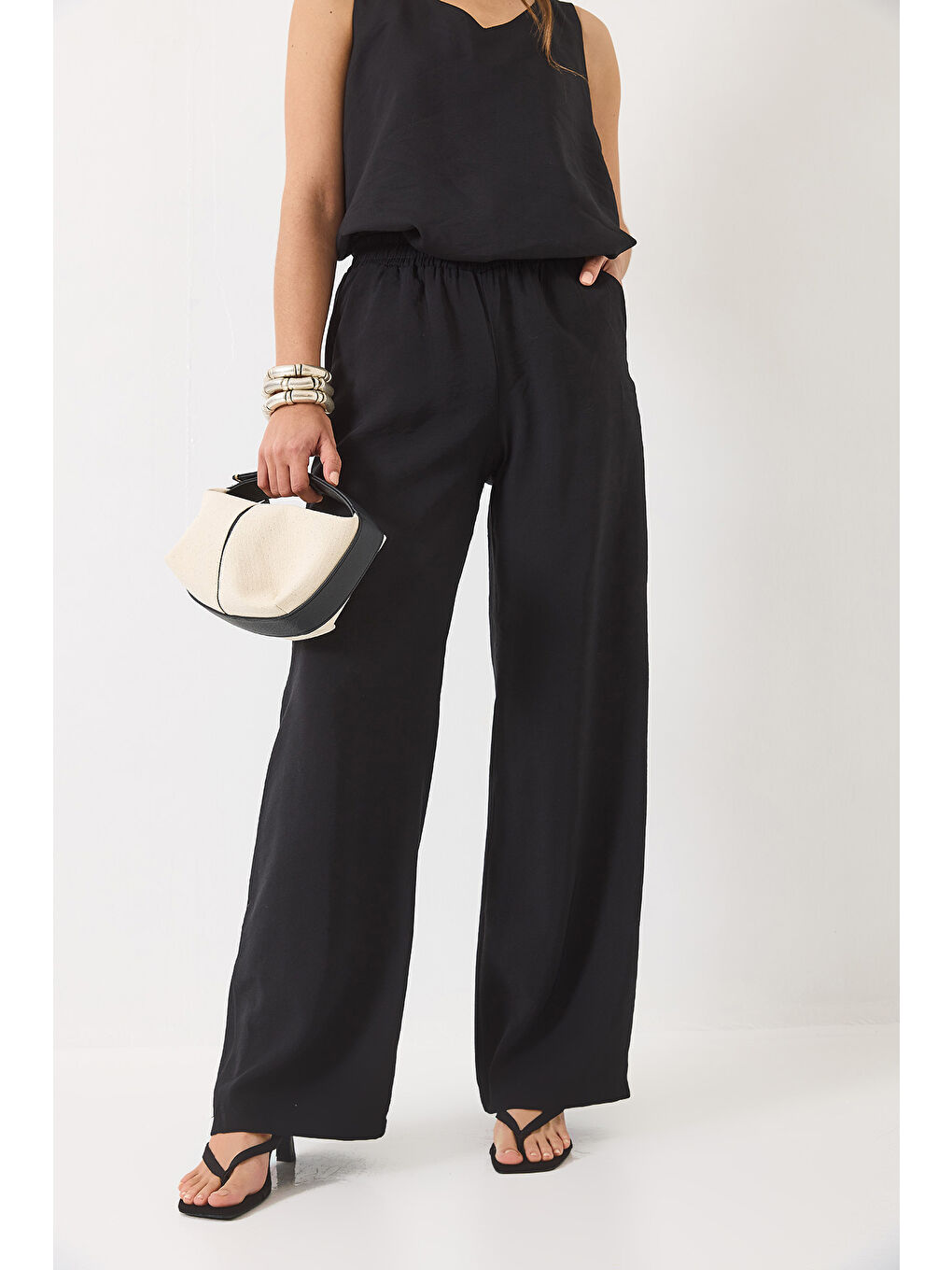 Siyah Kadın V Yaka Askılı Bluz Palazzo Pantolonlu Alt-Üst Takım-3