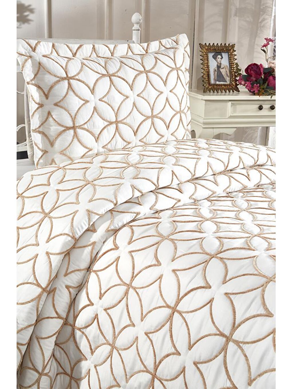 Karışık Parolin Tek Kişilik Kapitoneli Yatak Örtüsü Krem Gold-3