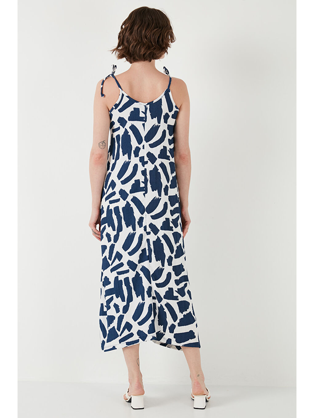 İndigo Desenli Midi Boy Oversize Fit Bağlamalı İp Askılı Bisiklet Yaka Elbise 5869009-5