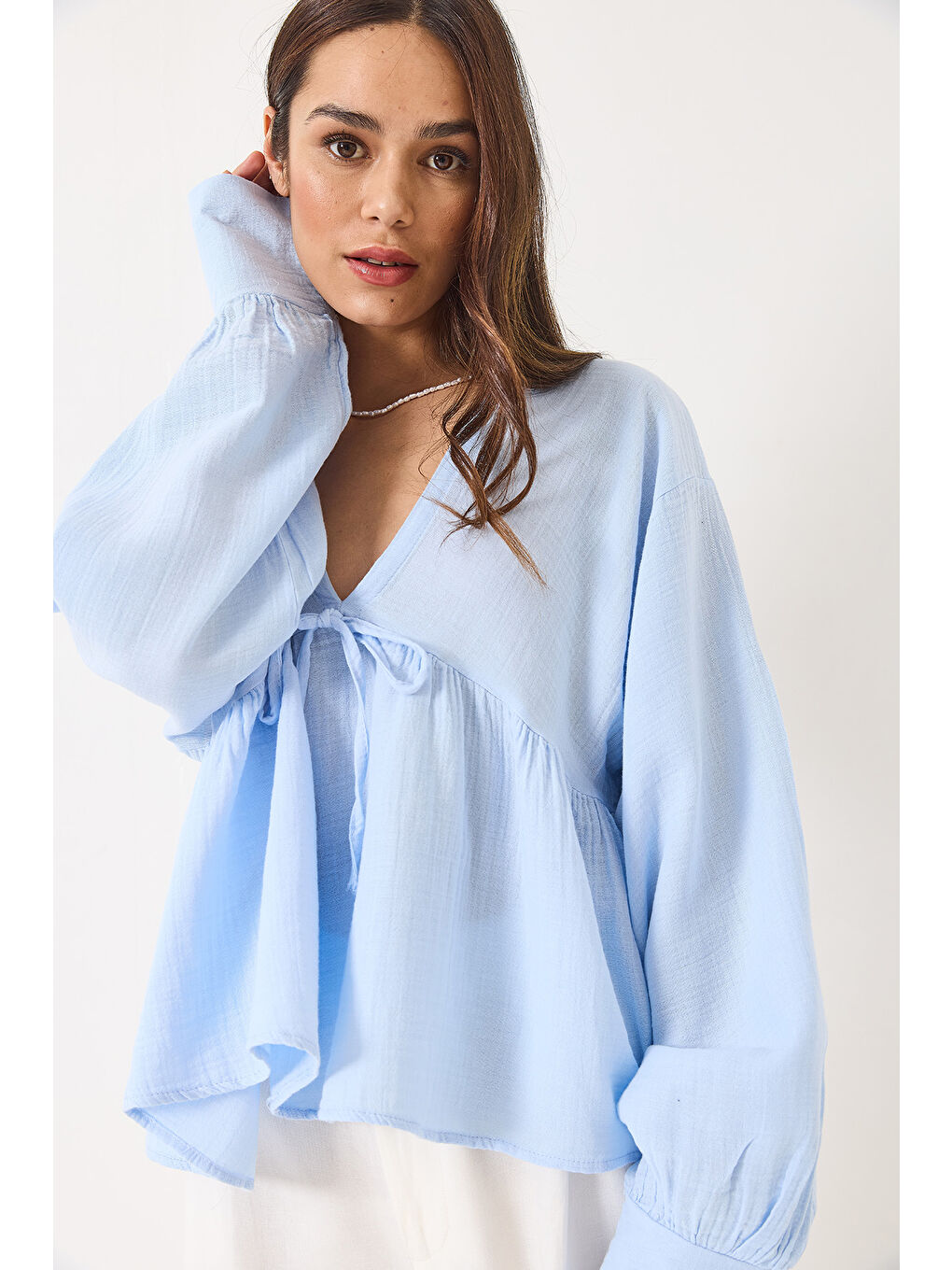 Mavi Kadın V Yaka Bağlama Detaylı Müslin Bluz-2