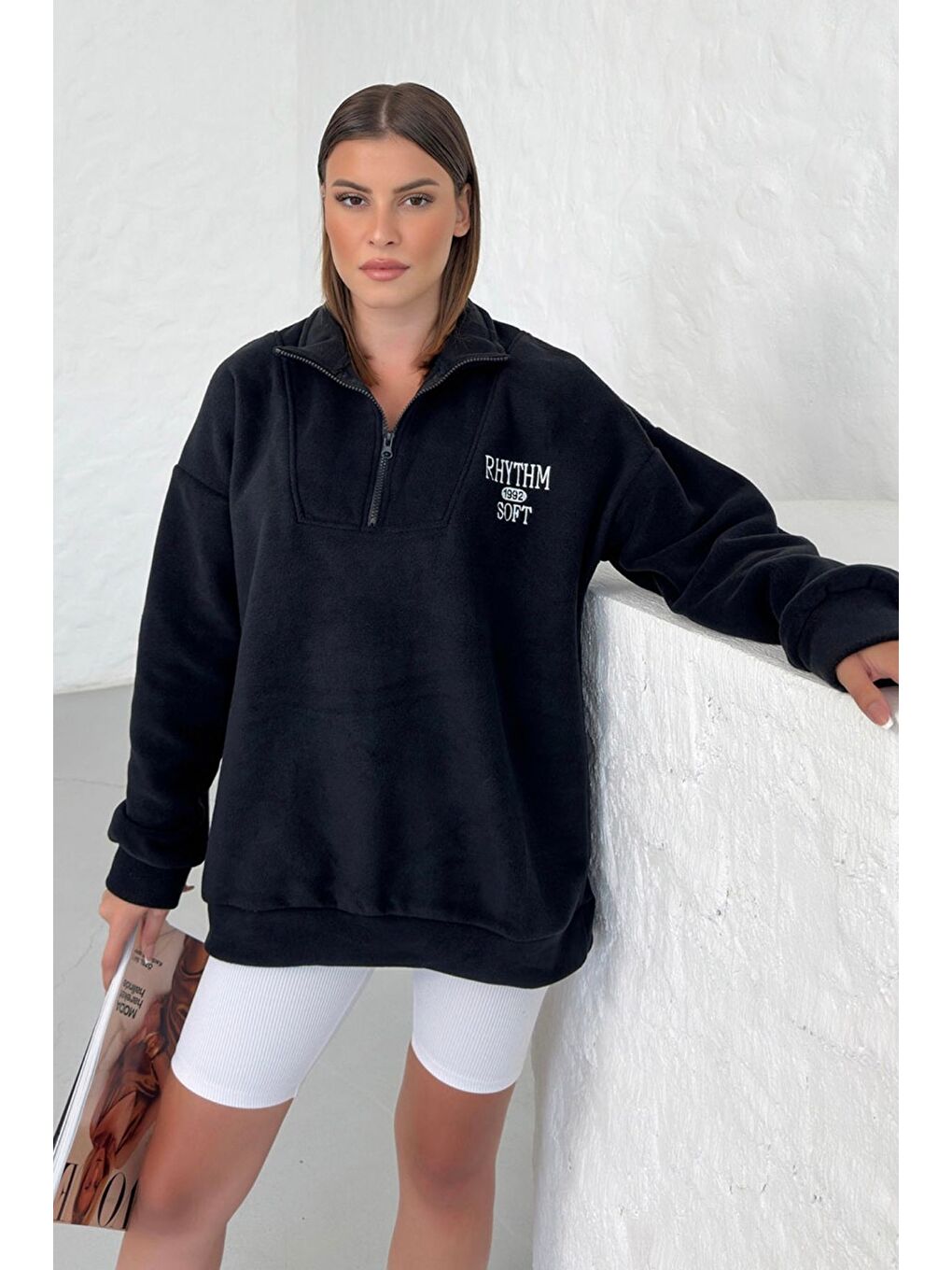Kadın Siyah Rhythm Soft Baskılı Oversize Yarım Fermuarlı Yumuşak Dokulu Polar Polo Yaka Sweatshirt