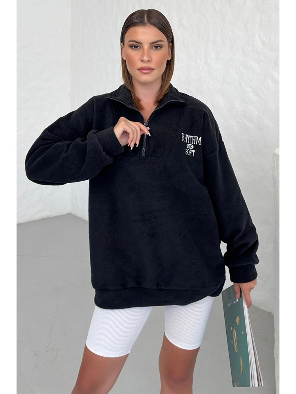 Kadın Siyah Rhythm Soft Baskılı Oversize Yarım Fermuarlı Yumuşak Dokulu Polar Polo Yaka Sweatshirt-1