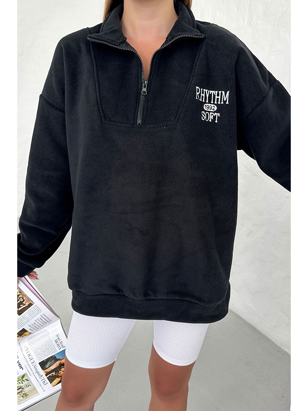 Kadın Siyah Rhythm Soft Baskılı Oversize Yarım Fermuarlı Yumuşak Dokulu Polar Polo Yaka Sweatshirt-4