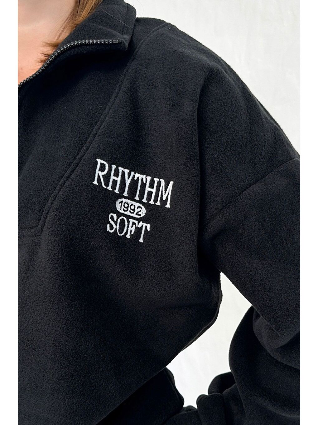 Kadın Siyah Rhythm Soft Baskılı Oversize Yarım Fermuarlı Yumuşak Dokulu Polar Polo Yaka Sweatshirt-5