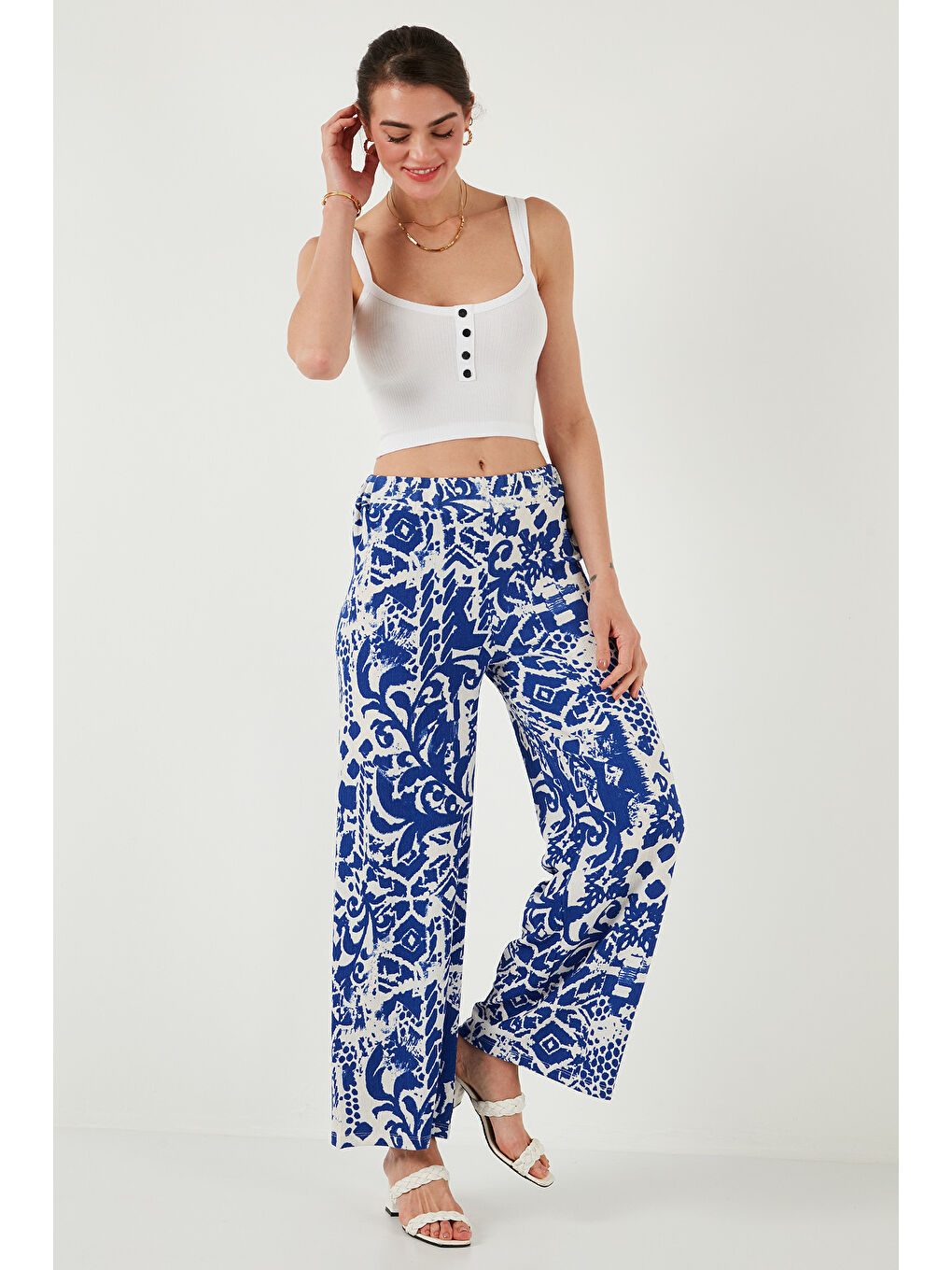 Mavi Desenli Standart Fit Yüksek Bel Geniş Paça Pantolon 5869019-2