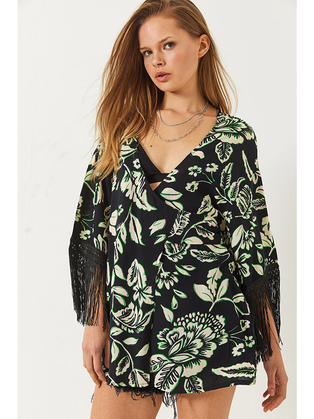 Siyah Kadın Püskül Detaylı Bağlamalı Desenli Kısa Viskon Kimono-3