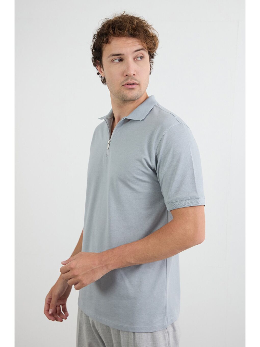 Gri Basic Polo Yaka Yarım Fermuarlı Tişört-1