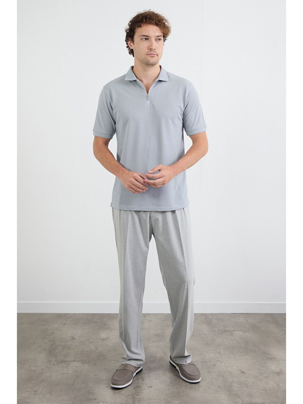 Gri Basic Polo Yaka Yarım Fermuarlı Tişört-2