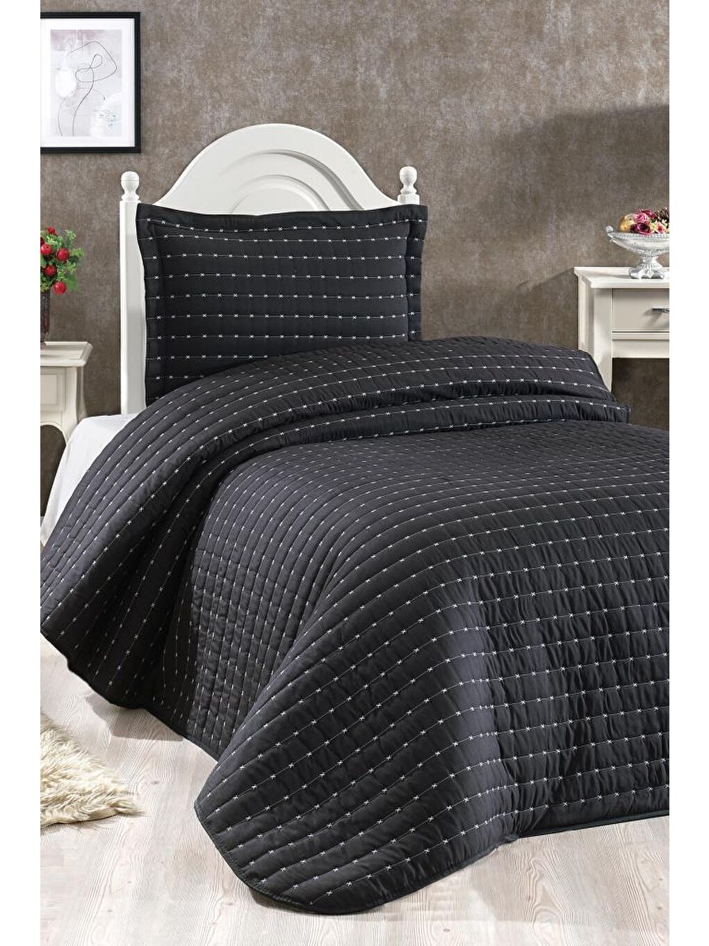 Dublin Tek Kişilik Kapitoneli Yatak Örtüsü Siyah