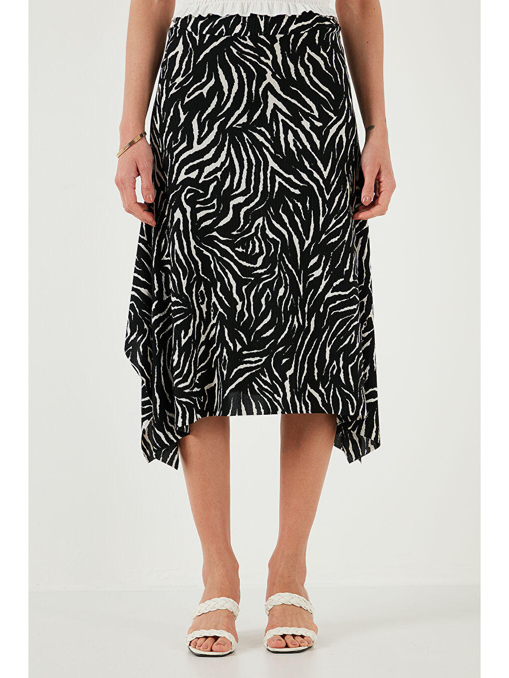 Siyah Desenli Volanlı Midi Boy Etek 5869010-1