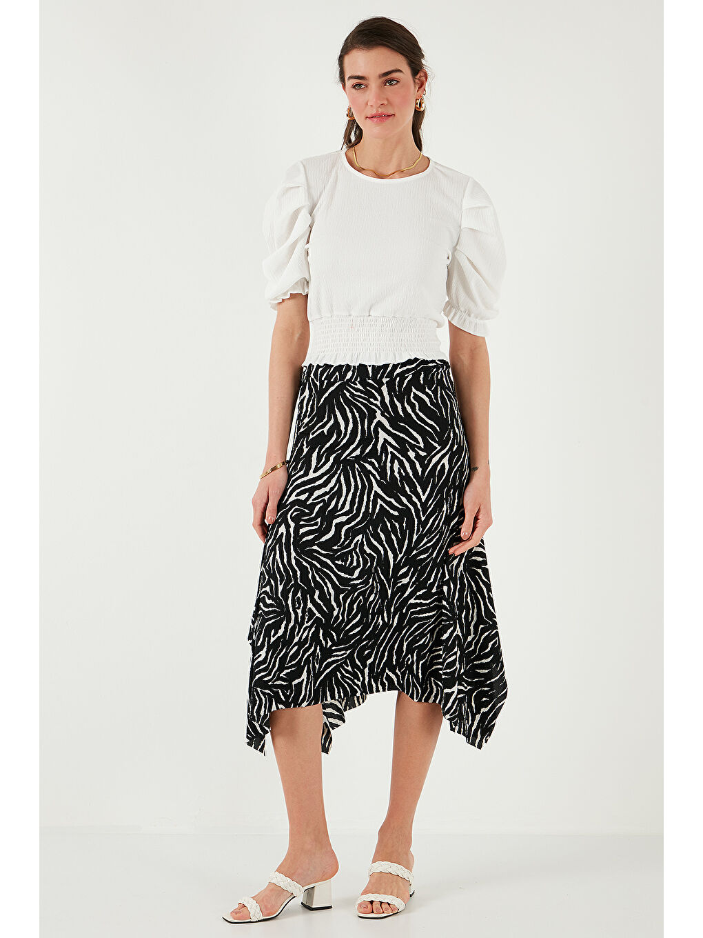 Siyah Desenli Volanlı Midi Boy Etek 5869010-2