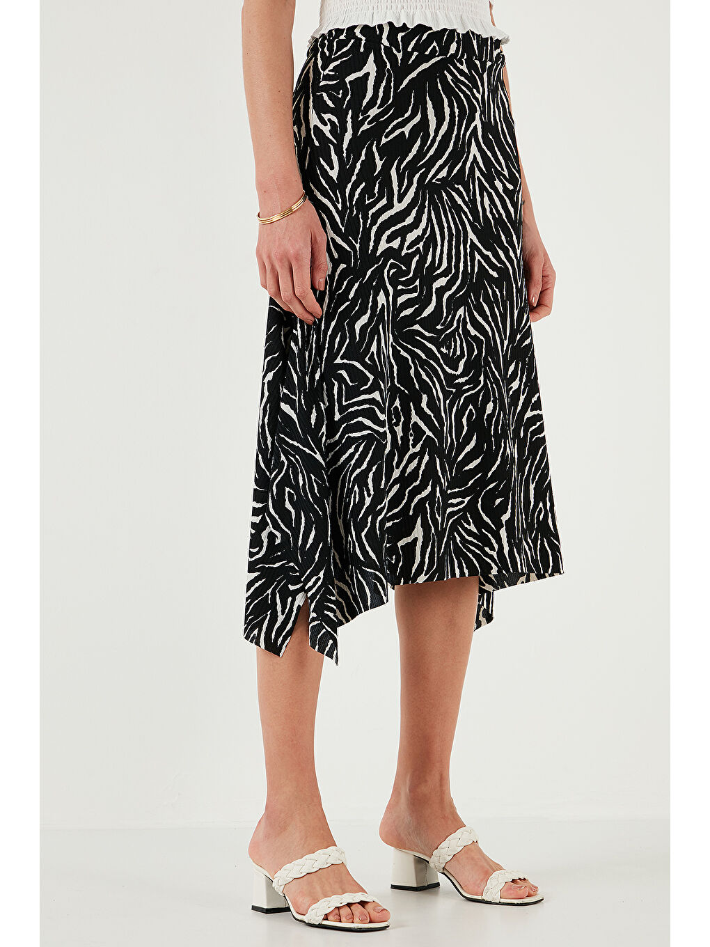 Siyah Desenli Volanlı Midi Boy Etek 5869010-5