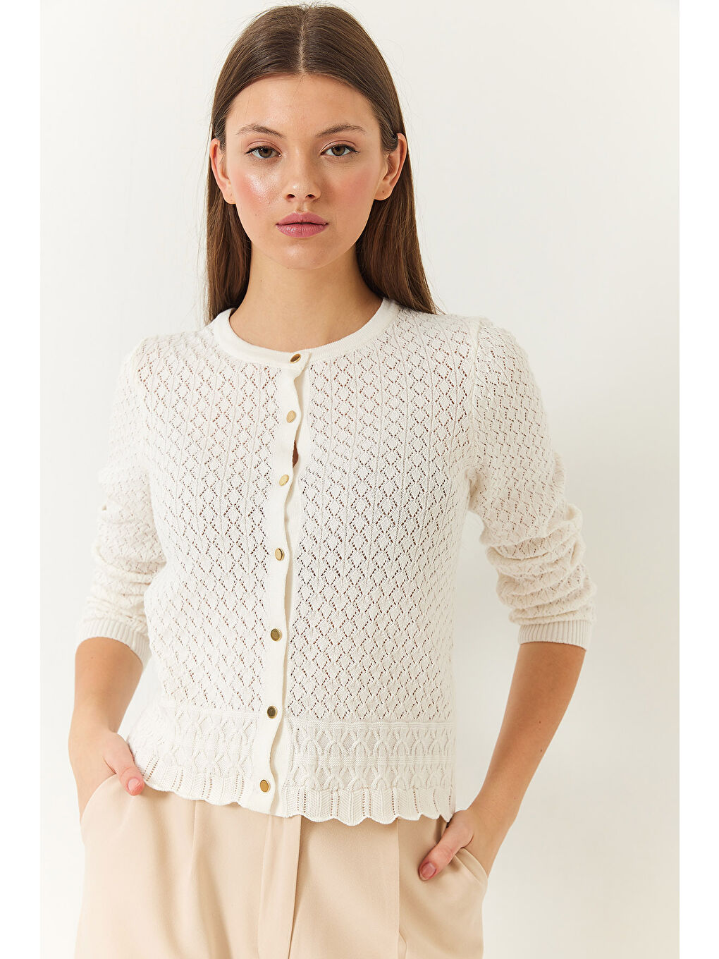 Ekru Kadın Ajurlu Düğme Kapamalı Uzun Kollu Triko Hırka-1