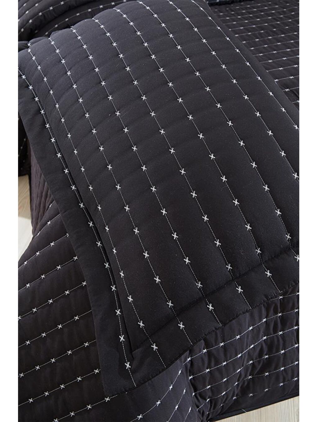 Dublin Tek Kişilik Kapitoneli Yatak Örtüsü Siyah-8