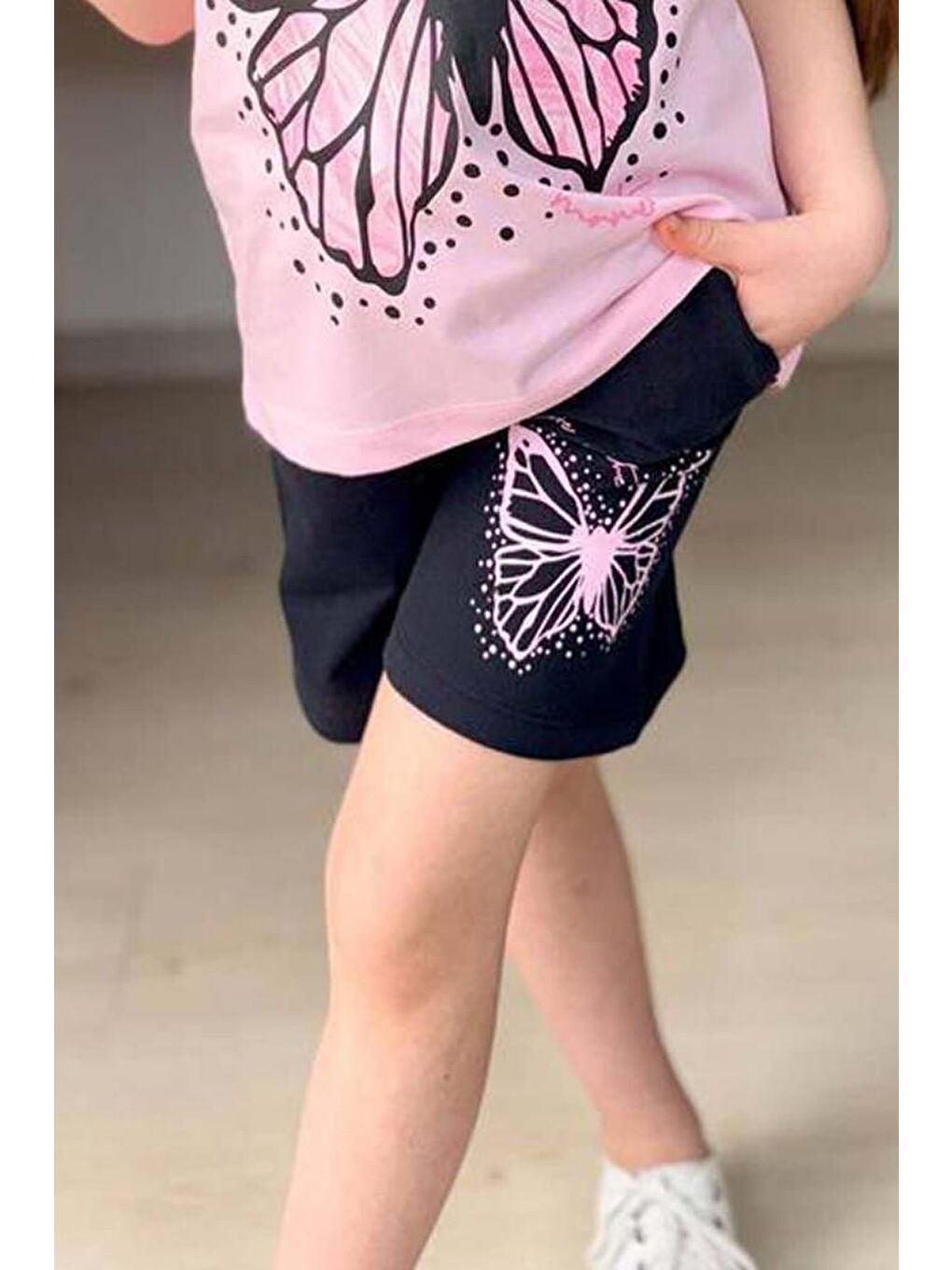 Kız Çocuk Kara Kalem Kelebek Baskılı Penye Pembe T-Shirt Şortlu Takım-2