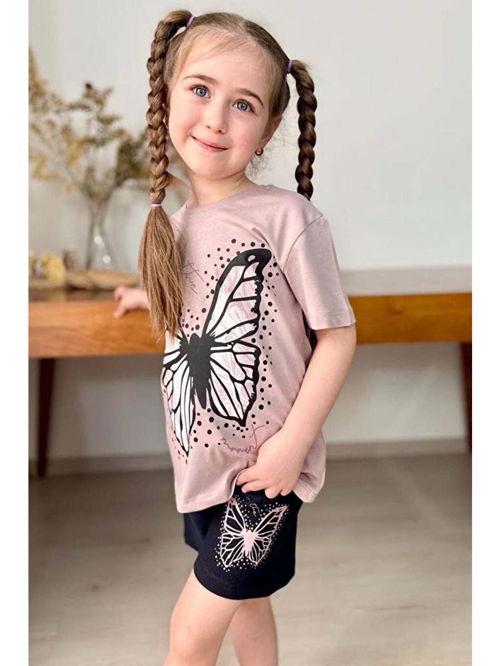 Pembe Kız Çocuk Kara Kalem Kelebek Baskılı Penye Pudra T-Shirt Şortlu Takım