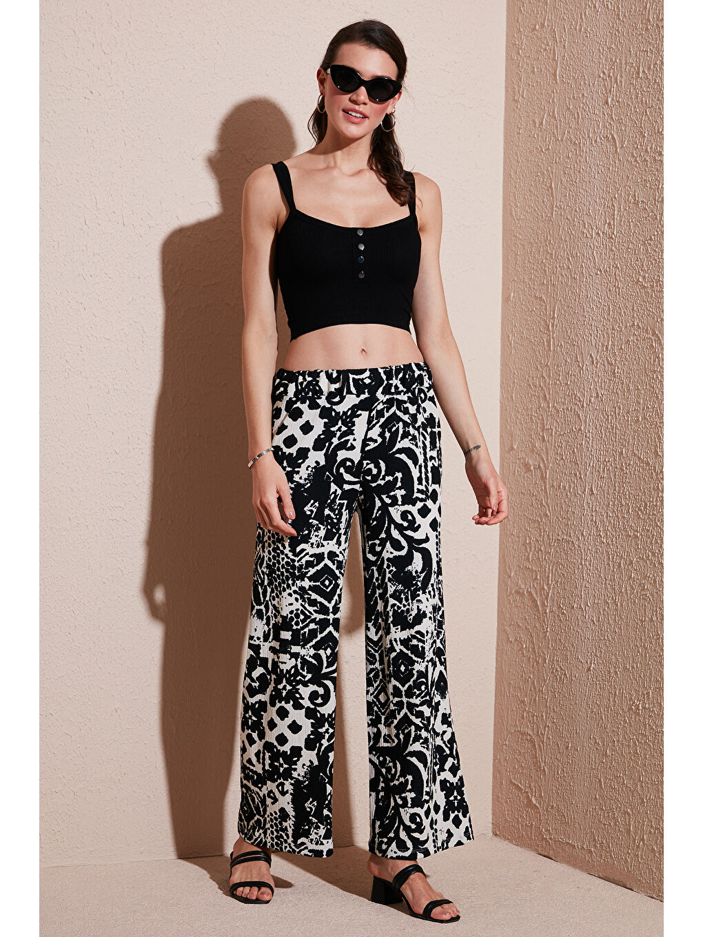 Siyah Desenli Standart Fit Yüksek Bel Geniş Paça Pantolon 5869019