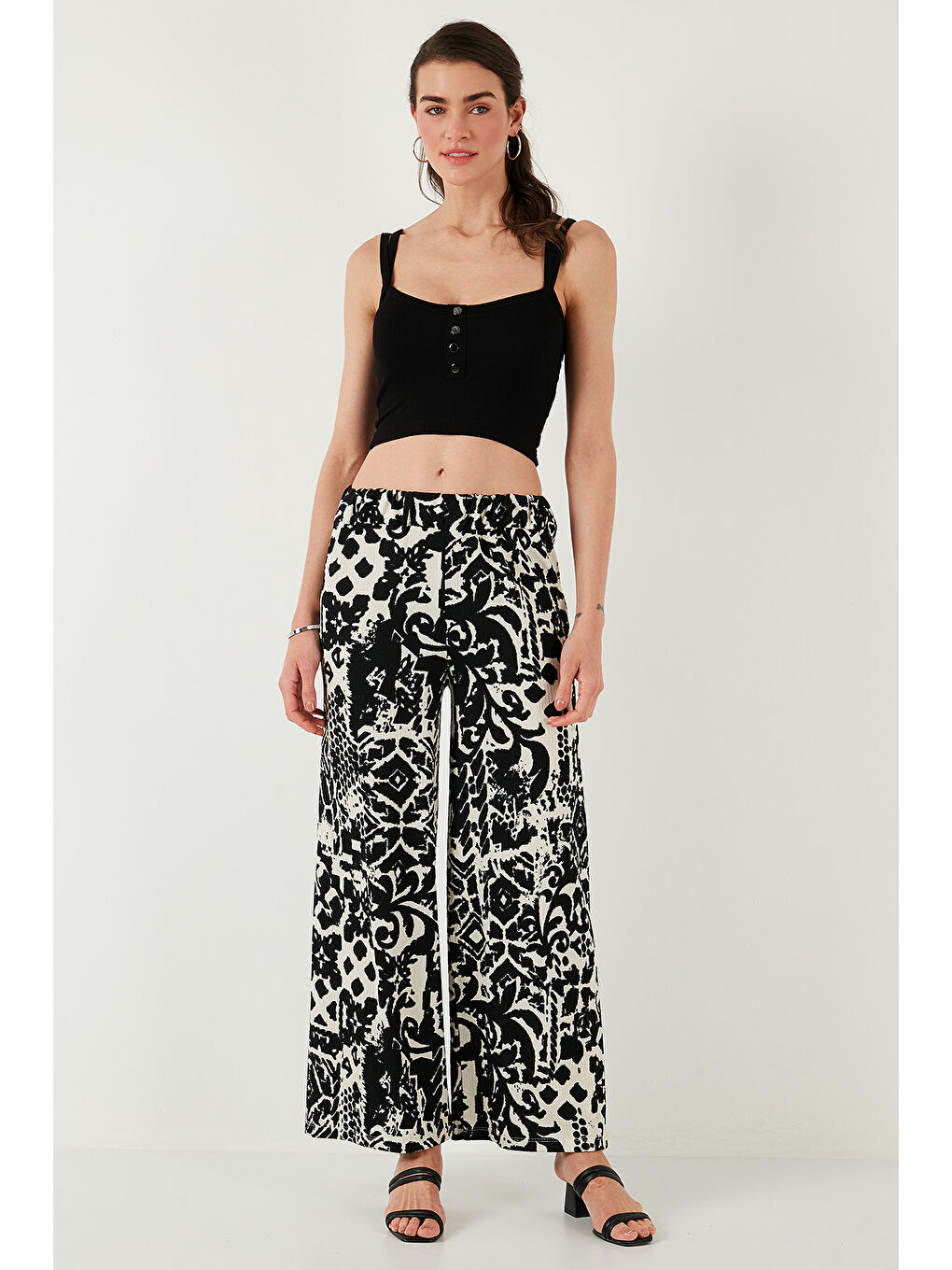 Siyah Desenli Standart Fit Yüksek Bel Geniş Paça Pantolon 5869019-2