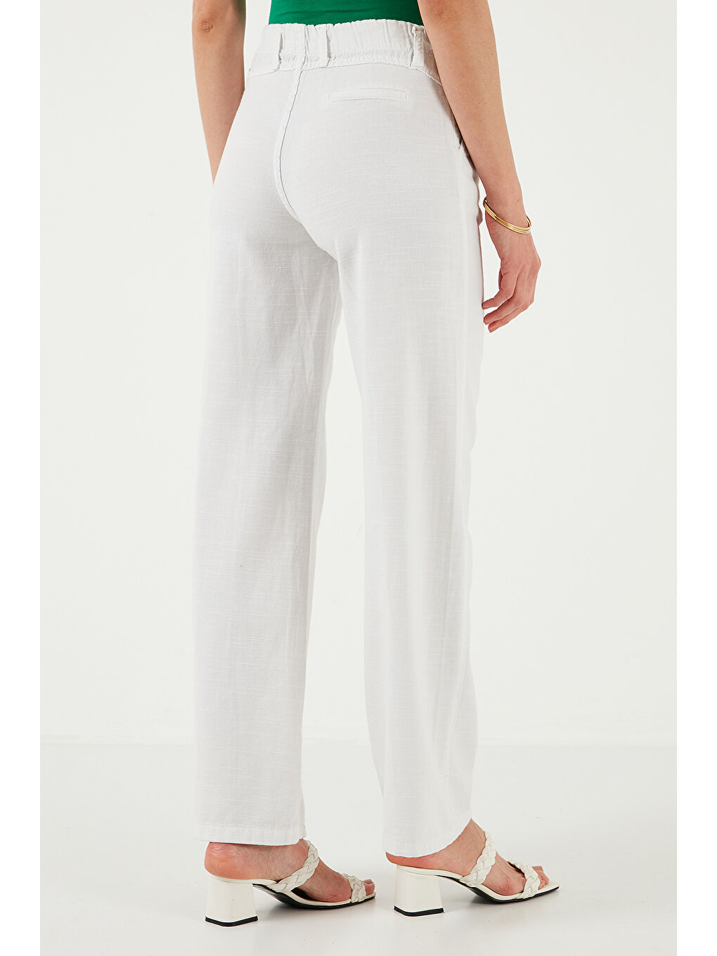 Beyaz Pamuklu Standart Fit Yüksek Bel Geniş Paça Pantolon 668Yp5193-6