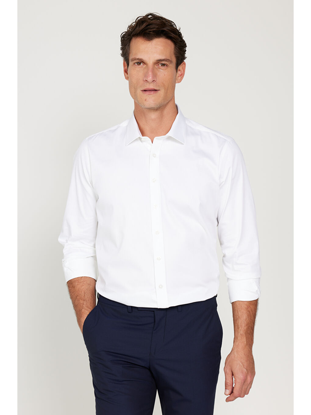 Erkek Beyaz Slim Fit Dar Kesim Klasik Yaka Saten Gömlek