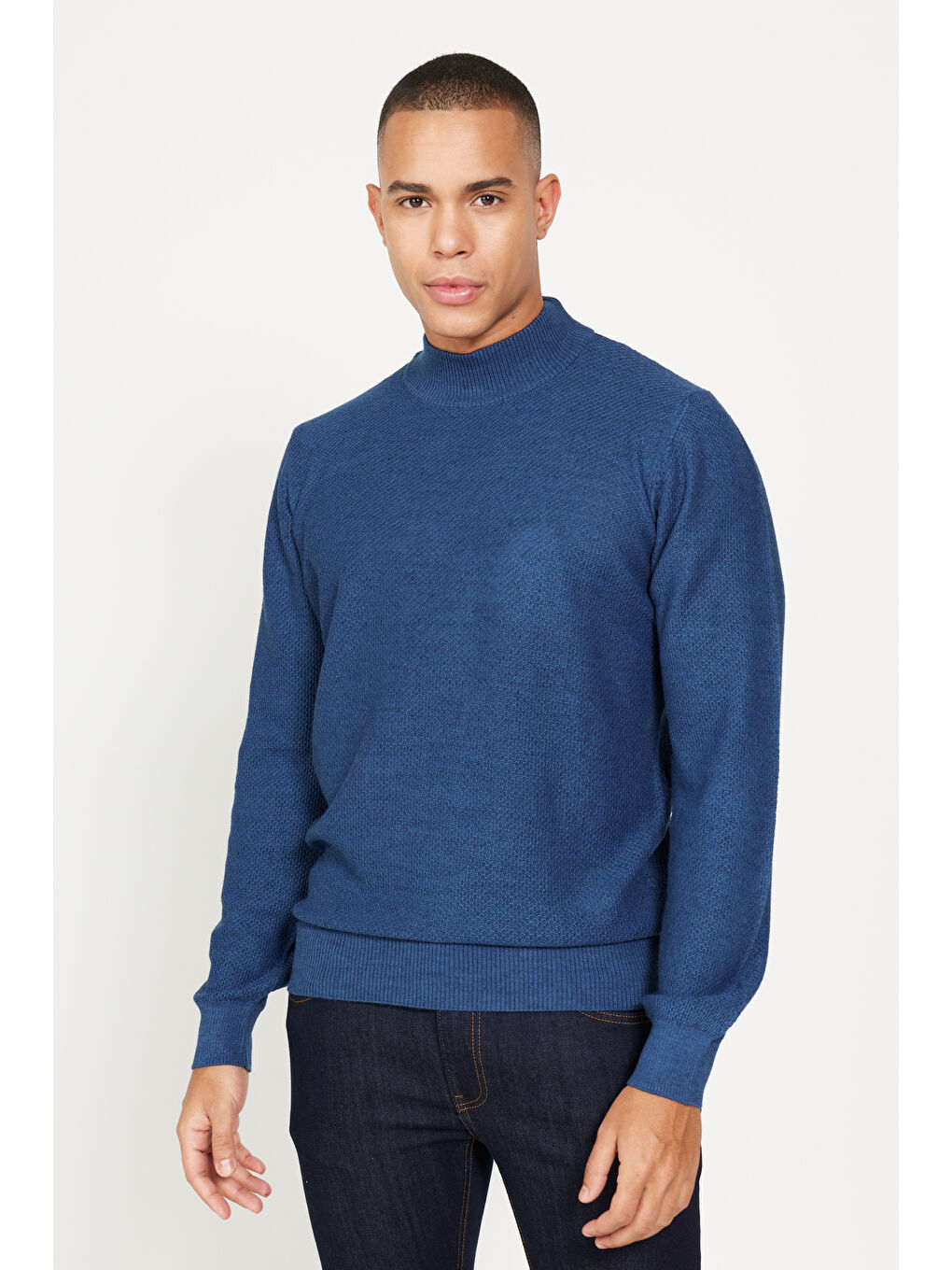 Erkek İndigo Standart Fit Normal Kesim Yarım Balıkçı Yaka Jakarlı Triko Kazak-3