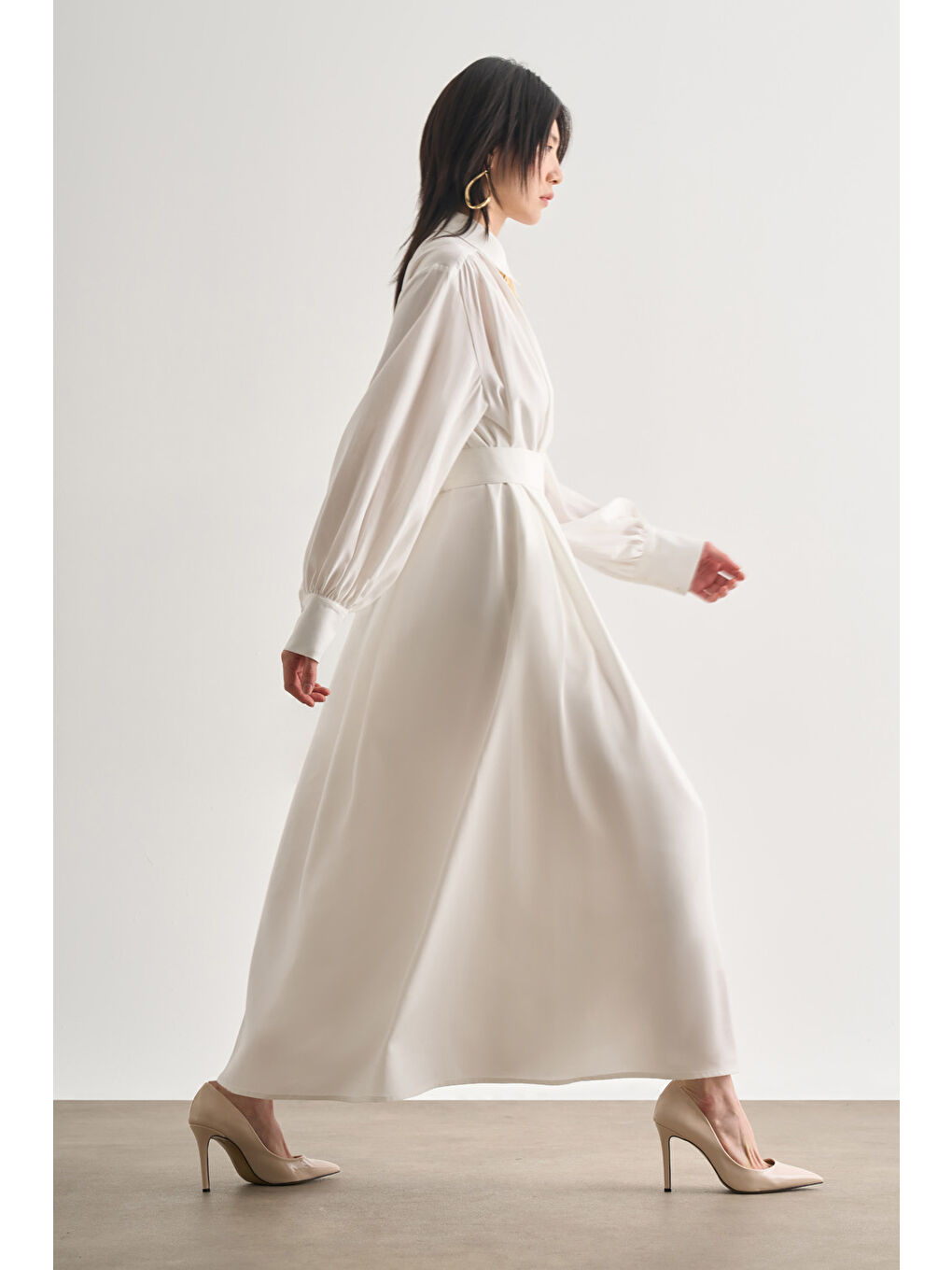 Lyocell Dokulu Pile Detaylı Kemerli Maksi Ekru Elbise-3