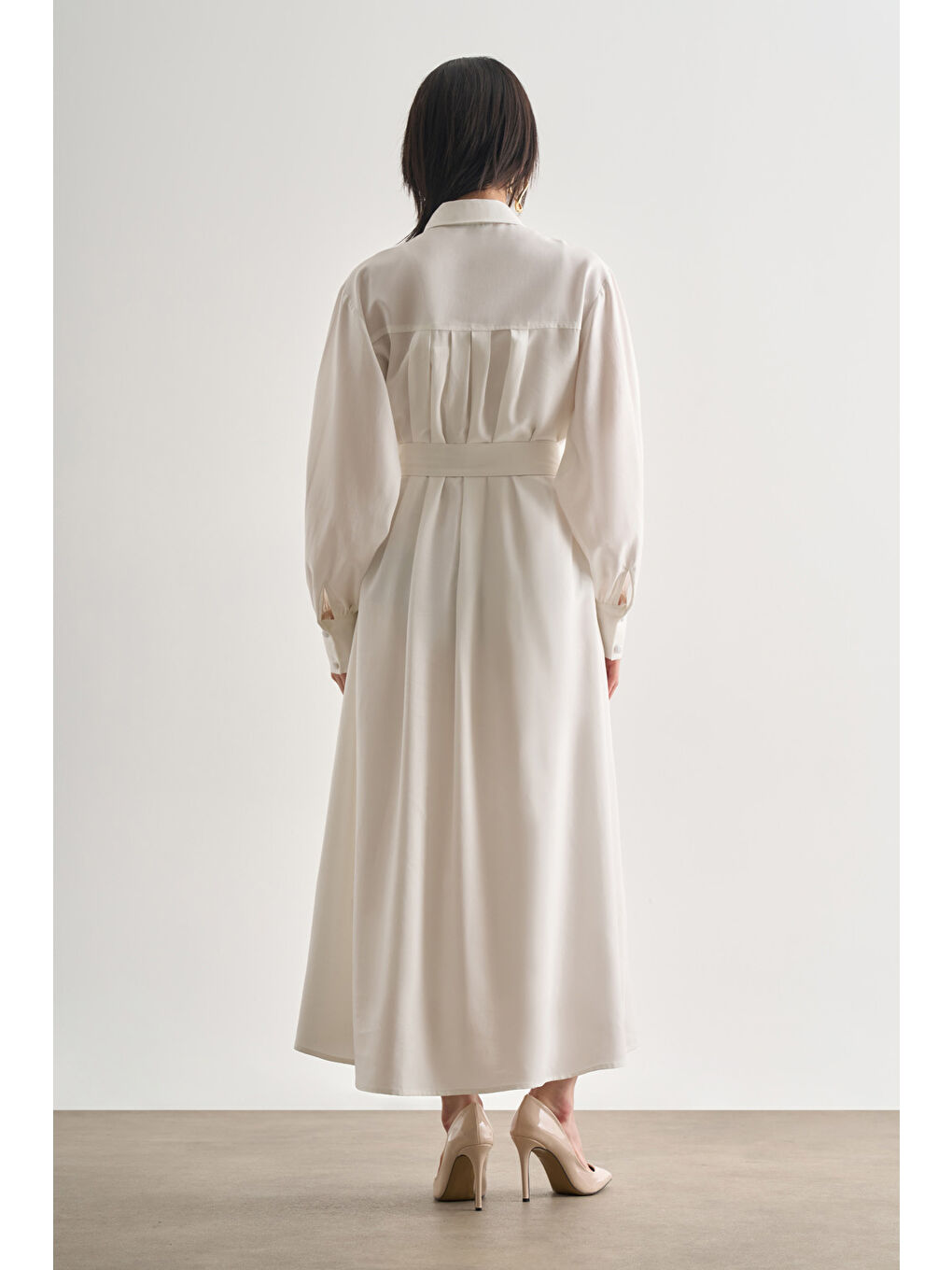 Lyocell Dokulu Pile Detaylı Kemerli Maksi Ekru Elbise-4