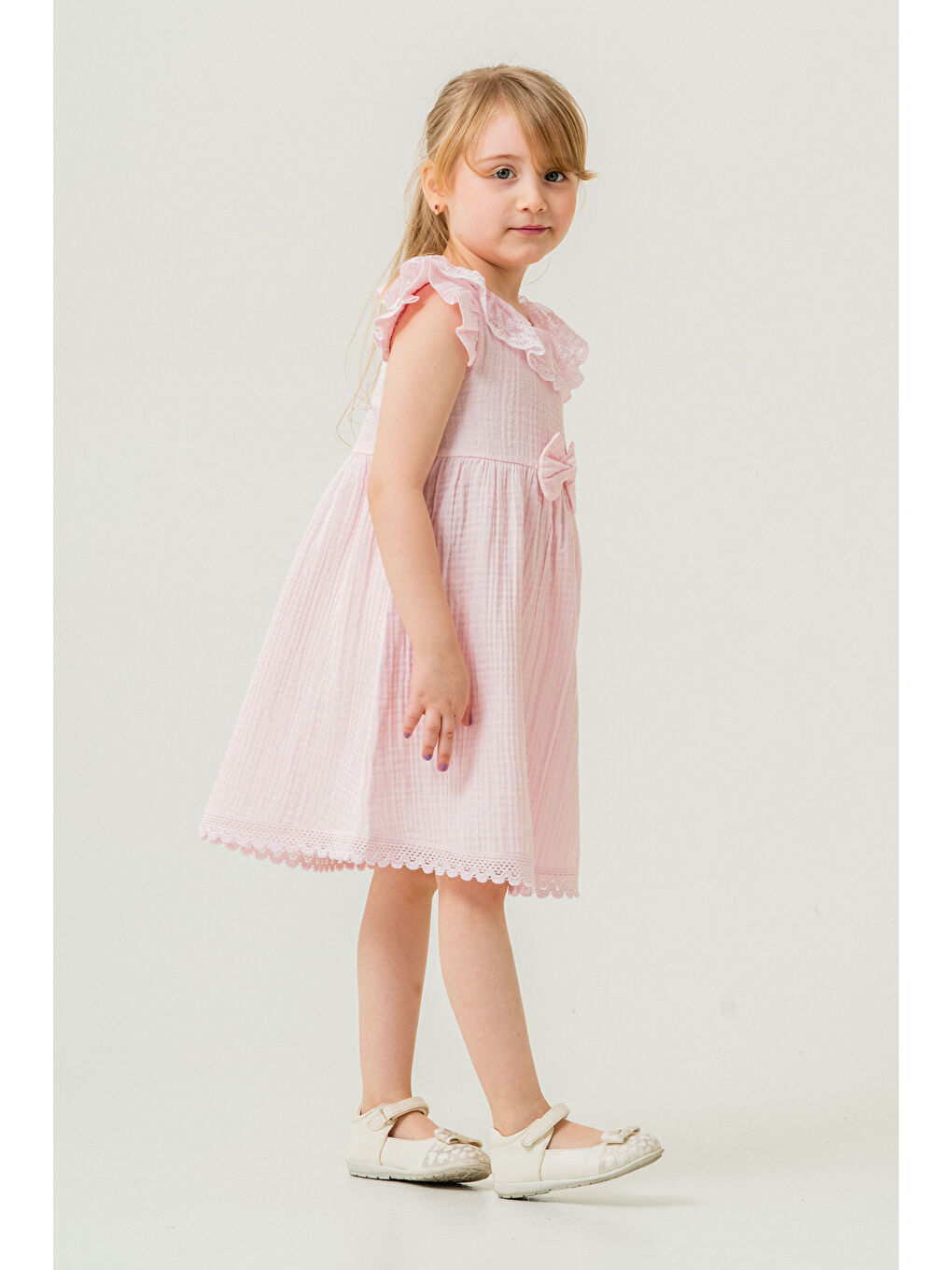 Kız Bebek Dantel Yakalı Omzu Fırfırlı Müslin Elbise 1-5 Yaş Pembe 3809-1-3