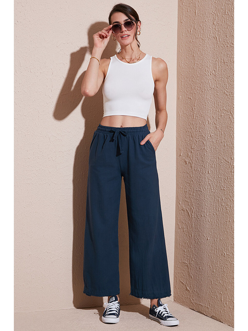 Lacivert Pamuklu Relaxed Fit Yüksek Bel Geniş Paça Pantolon 668Yp5275