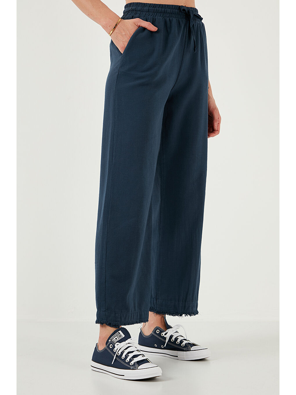 Lacivert Pamuklu Relaxed Fit Yüksek Bel Geniş Paça Pantolon 668Yp5275-3