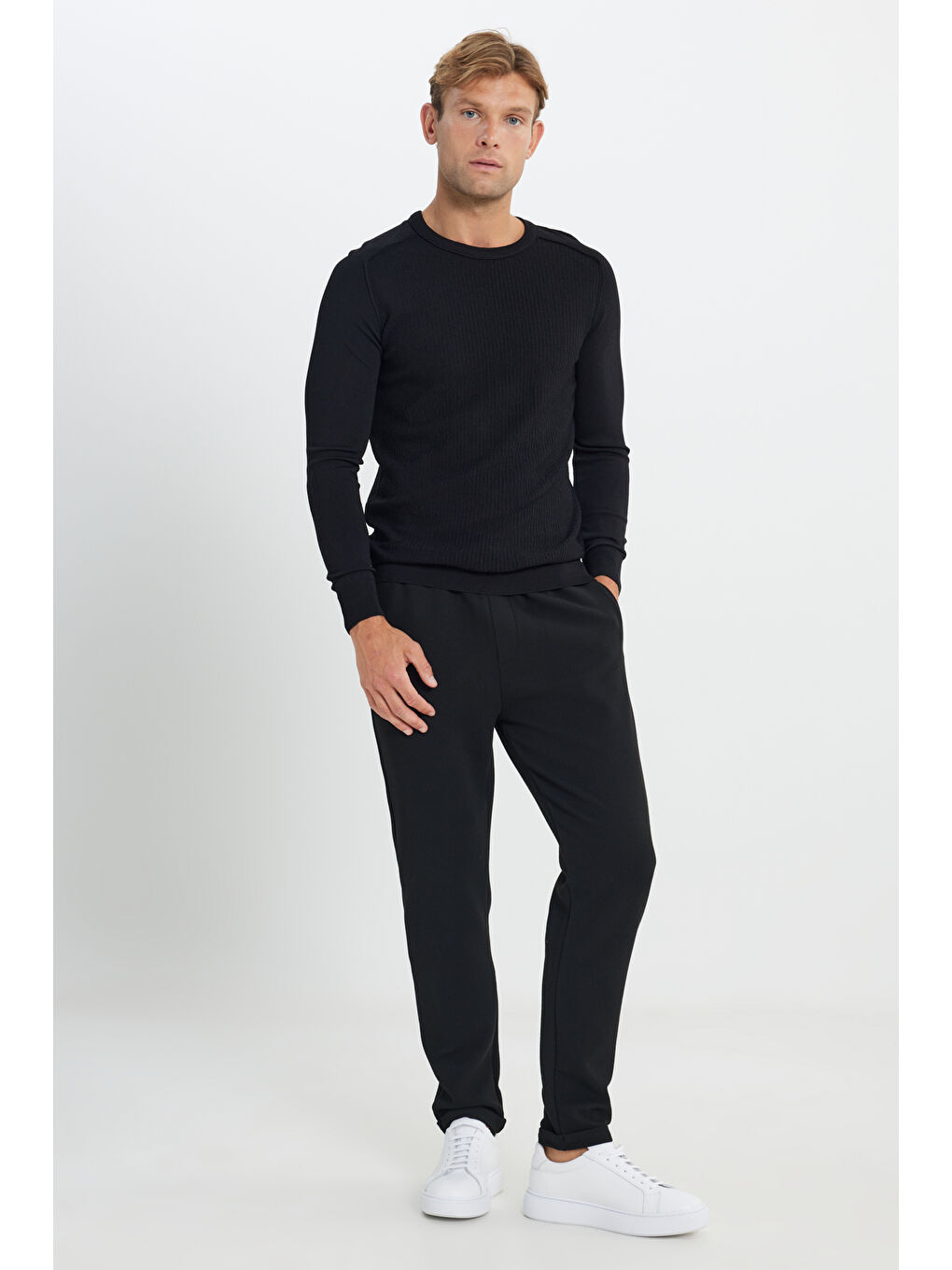 Erkek Siyah Standart Fit Normal Kesim Bisiklet Yaka Jakarlı Triko Kazak-1