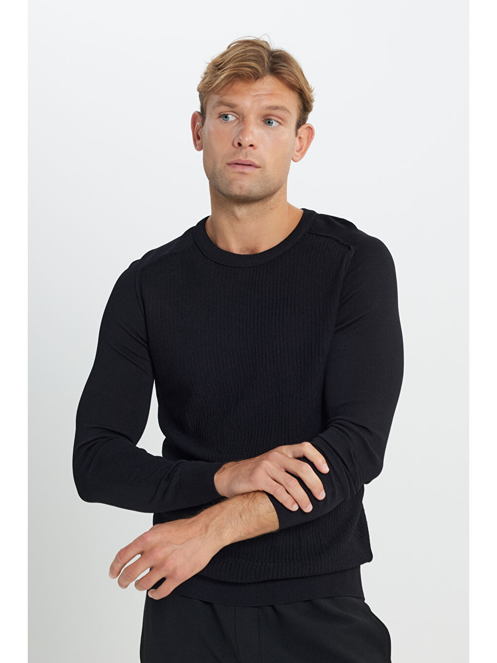 Erkek Siyah Standart Fit Normal Kesim Bisiklet Yaka Jakarlı Triko Kazak-2