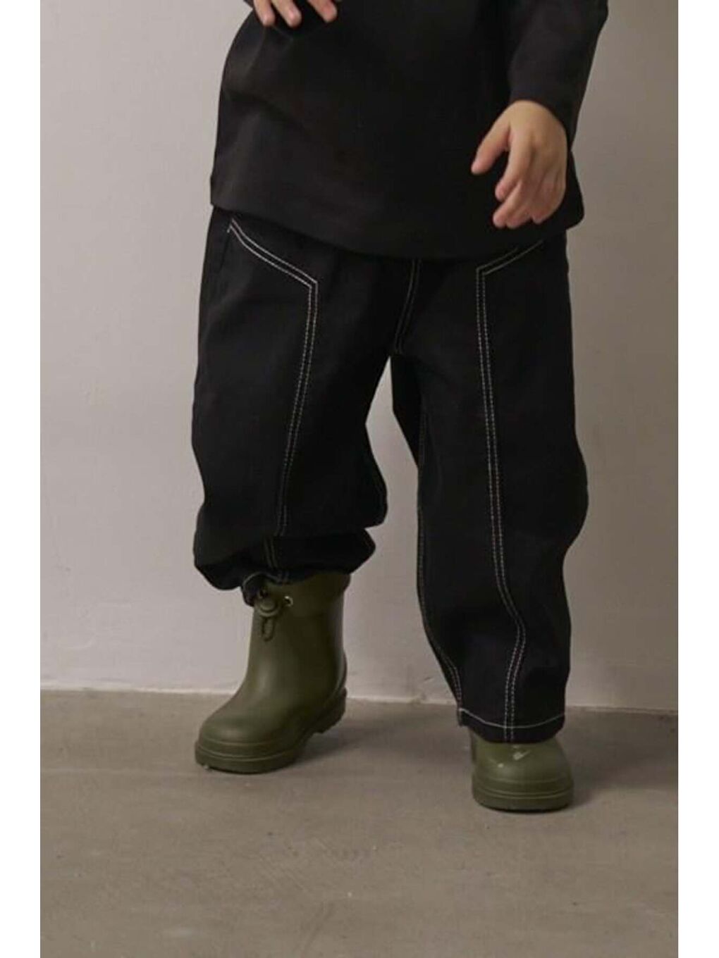 Siyah Dikiş Detaylı Unisex Jean Pantolon-1