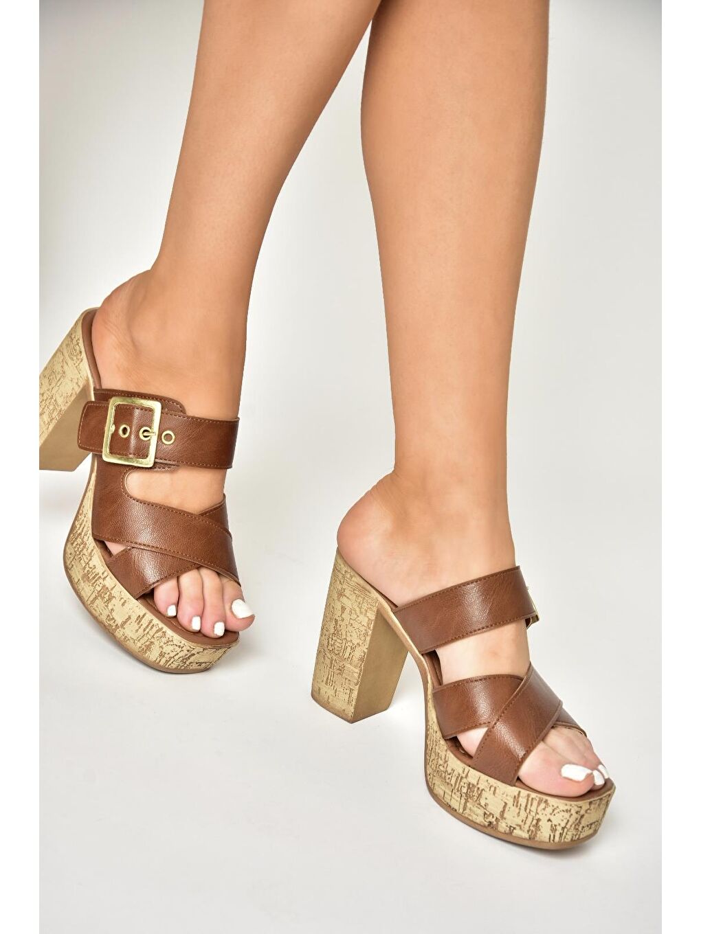 Kahverengi U9962517 Taba Kadın Toka Detaylı Topuklu Terlik-4