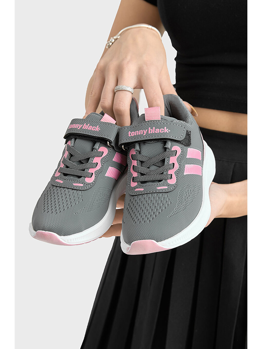 Gri Çocuk Unisex Füme Pembe Eva Taban Yanı Şeritli File Detaylı Cırtlı Spor Ayakkabı-1