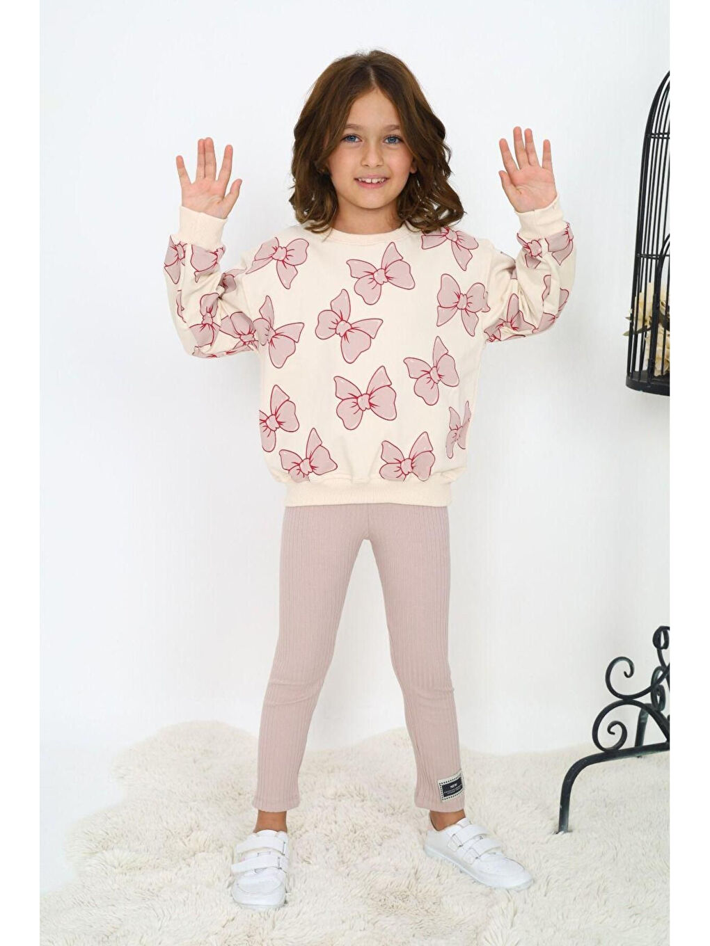 Bej Fiyonk Desenli İki İplik Kız Çocuk Takımları