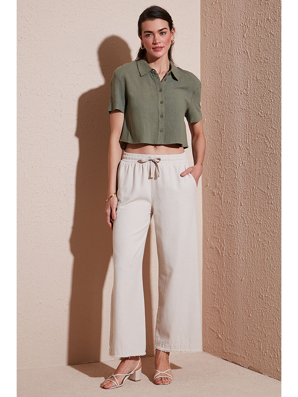 Bej Pamuklu Relaxed Fit Yüksek Bel Geniş Paça Pantolon 668Yp5275