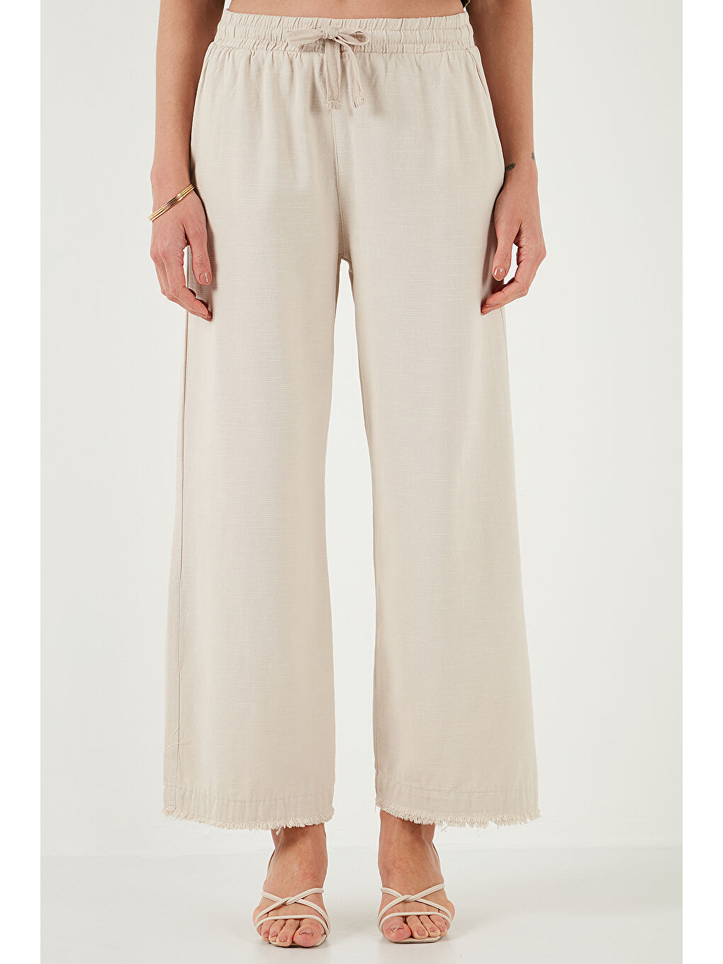 Bej Pamuklu Relaxed Fit Yüksek Bel Geniş Paça Pantolon 668Yp5275-1